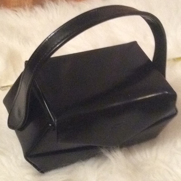 Anya Hindmarch Handbags - TIMELESS! 🖤🎀🖤 Anya Hindmarch Black CRUEL Leather Box Bag Suede interior DYT 4!